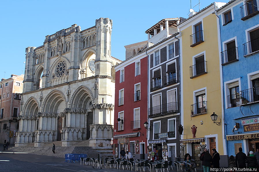 Центральная площадь. Городской собор. Куэнка, Испания