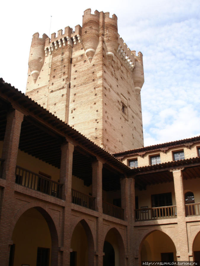 Средневековая драма — замок Ла Мота.... Медина-дель-Кампо, Испания