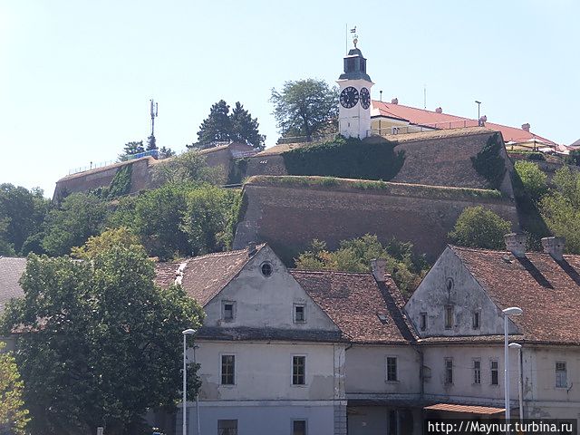 Вид на крепость со стороны Нови Сада. Нови-Сад, Сербия