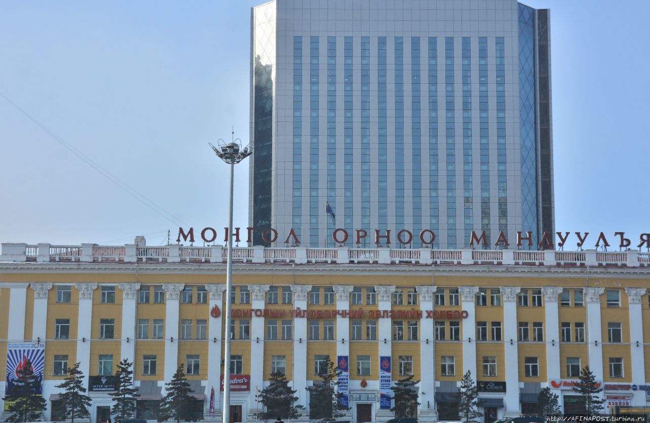 У главной площади Улан-Батора несколько названий