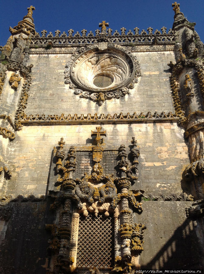 Окно в стиле мануэлино на морскую тематику в Монастыре Ордена Христа. Томар, Португалия
