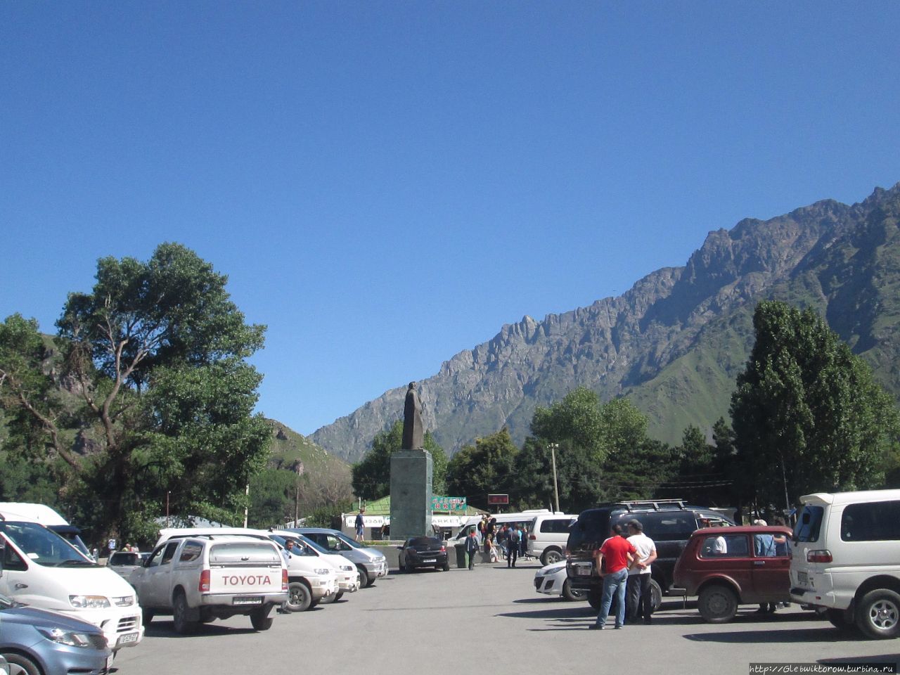 Прогулка по утренней Степанцминде Степанцминда, Грузия Прогулка по утренней Степанцминде Степанцминда, Грузия