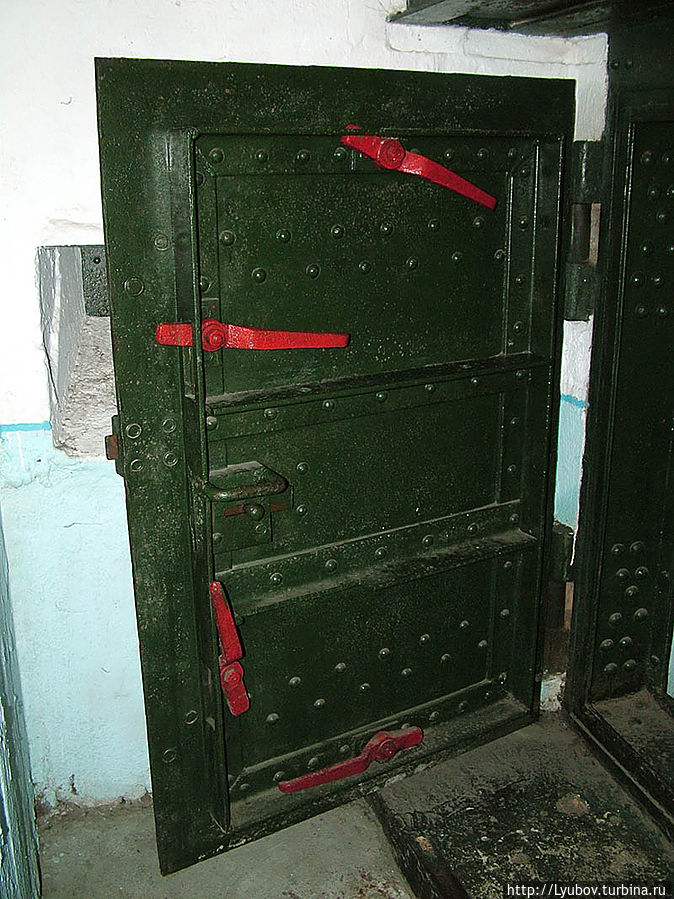 Внутри ДОТа Внутри ДОТа