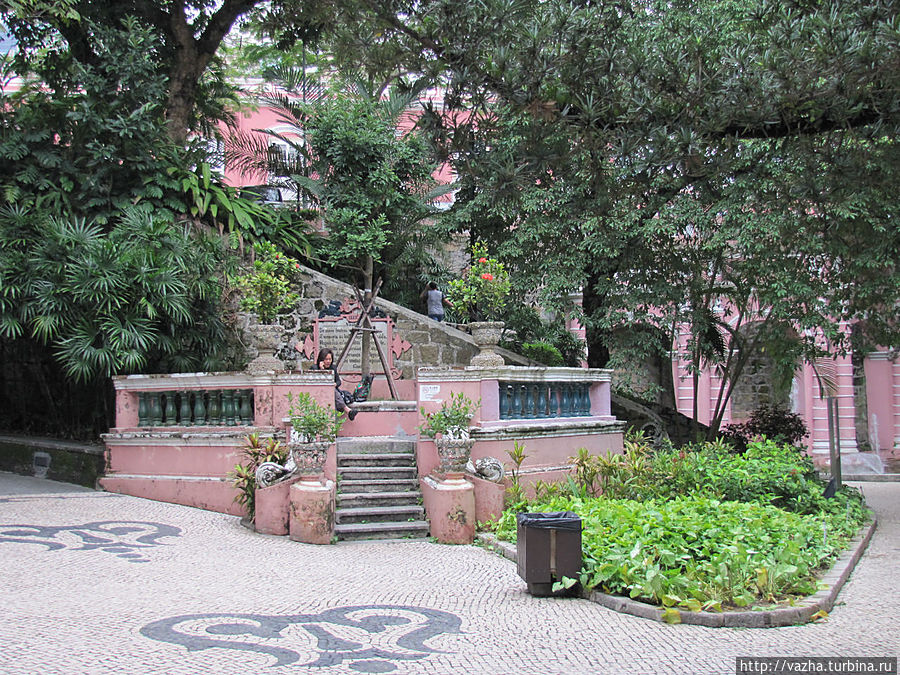 Женский коледж Санта Роза де Лима и парк Fonte Wallace Полуостров Макао, Макао