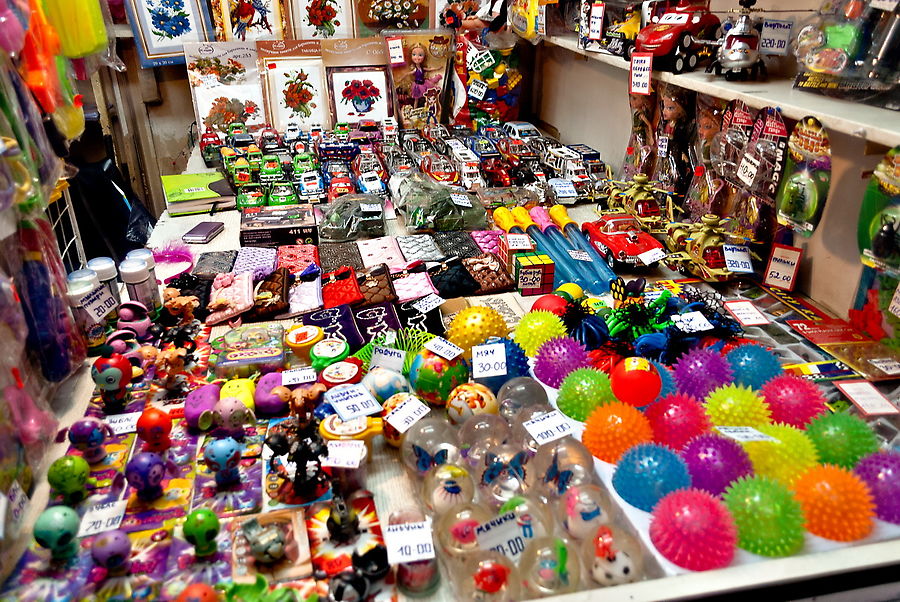 Благодаря этому временному парадоксу тут можно увидеть настоящее богатство из школьных лет. Благодаря этому временному парадоксу тут можно увидеть настоящее богатство из школьных лет.