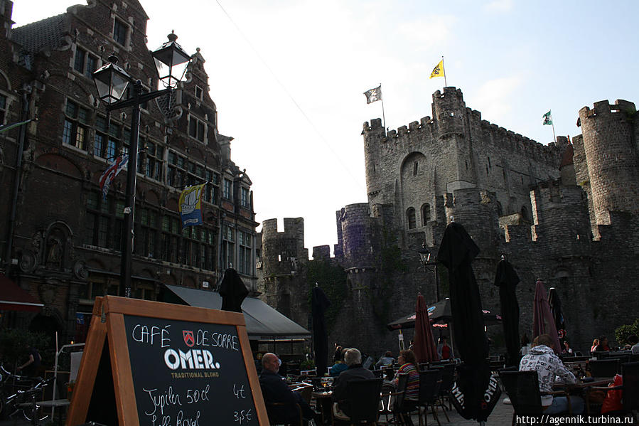 Пивные бары неподалеку от крепости в Генте Бельгия
