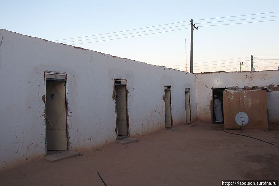 В поисках своего угла Вади-Хальфа, Судан