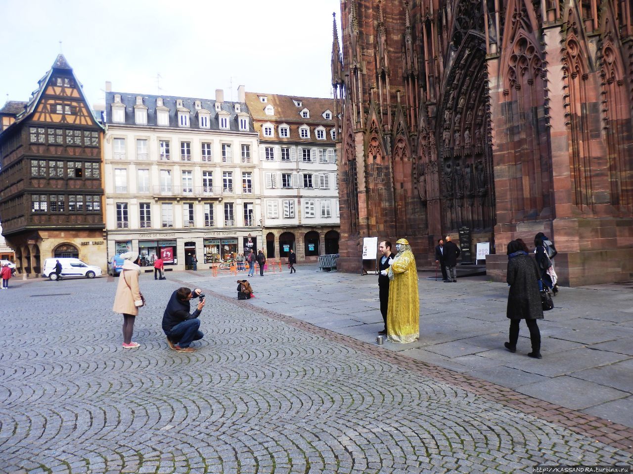 Сладкая парочка у стен  Страсбургского собора Страсбург, Франция