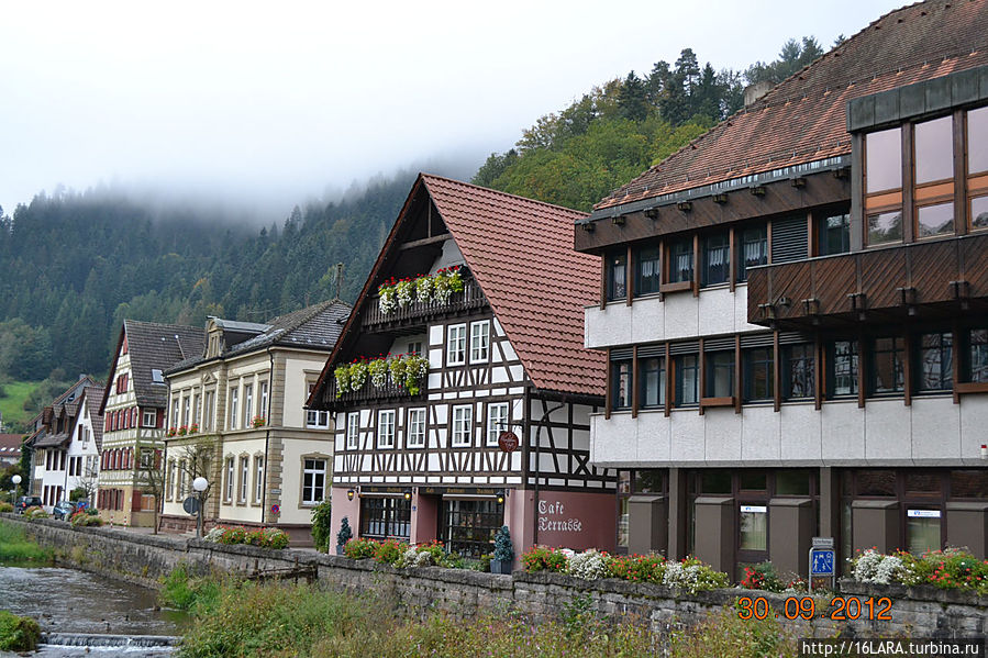 Раннее утро,к тому же еще и воскресенье. Раннее утро,к тому же еще и воскресенье.