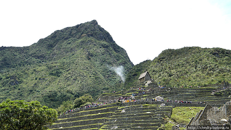 Облако пытается пролезть между гор Облако пытается пролезть между гор
