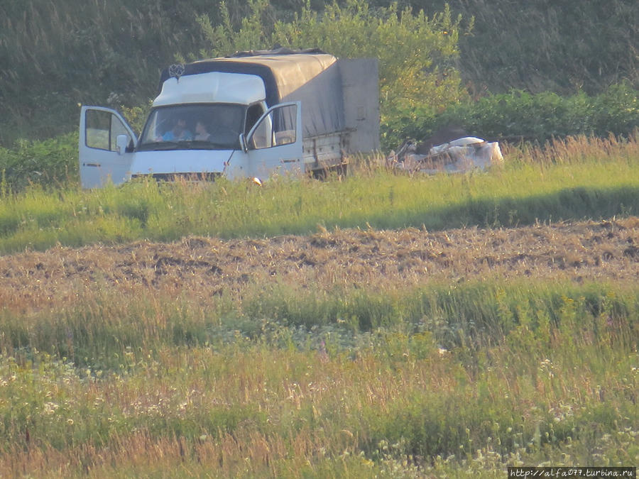 Всей семьёй — на природу! Высыпать мусор в заповедном месте из газели. Село Казаки, Воргольские скалы рядом. Виновный наказан благодаря фото доказательствам и освещении в интернете. Липецкая область, Россия Всей семьёй — на природу! Высыпать мусор в заповедном месте из газели. Село Казаки, Воргольские скалы рядом. Виновный наказан благодаря фото доказательствам и освещении в интернете. Липецкая область, Россия