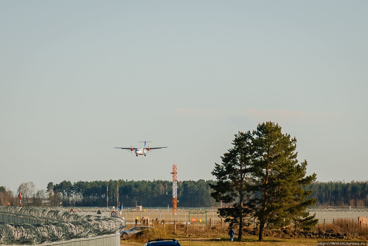 Фотографирование самолётов у взлётно посадочной полосы Рига, Латвия