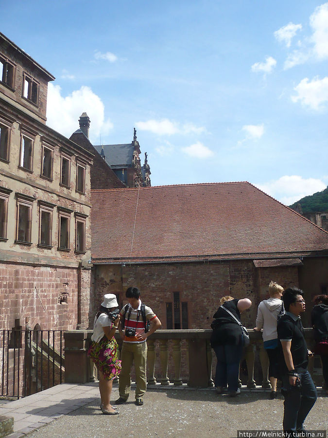 Прогулка по руинам старого замка Гейдельберг, Германия