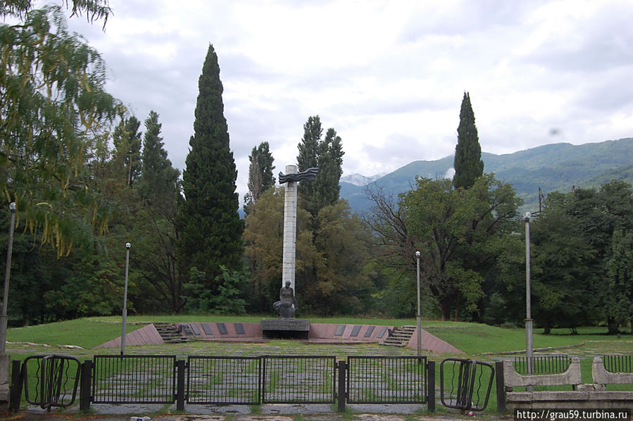 Памятник погибшим в Великую Отечественную Войну Бзыбь, Абхазия