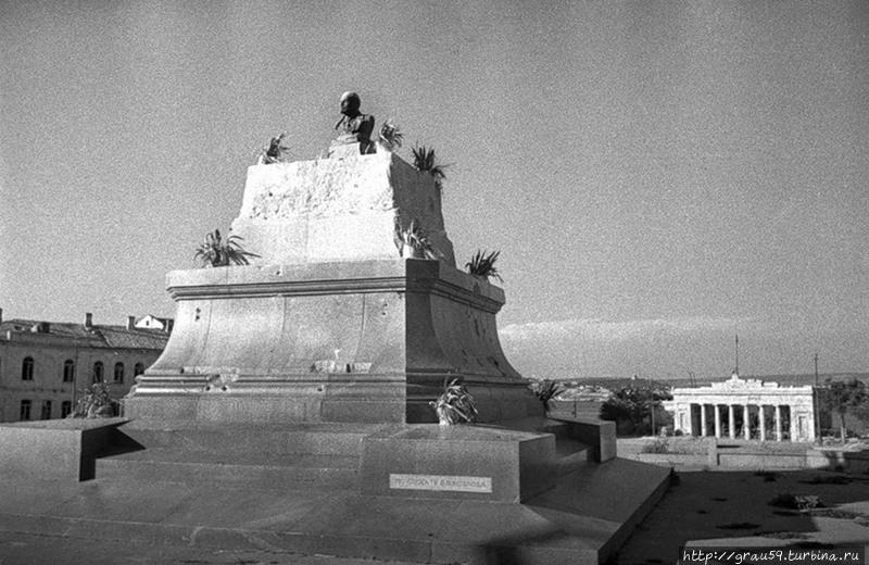 Временный вариант памятника Ленину (фото из Интернета)