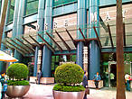 Центральный вход и торговый центр на 2х этажах