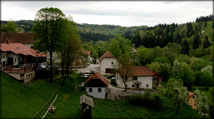 Вид на окрестности из замка Постойна, Словения