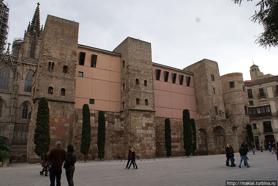 Дом Архидьякона со стороны Новой площади. Дом Архидьякона со стороны Новой площади.