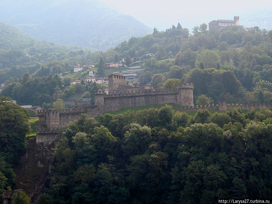 Замки Монтебелло и Сассо Корбаро Замки Монтебелло и Сассо Корбаро