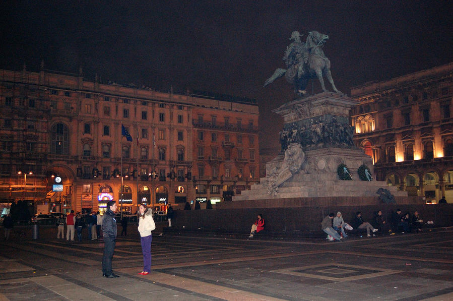 Памятник итальянскому королю Виктору Иммануилу II Милан, Италия