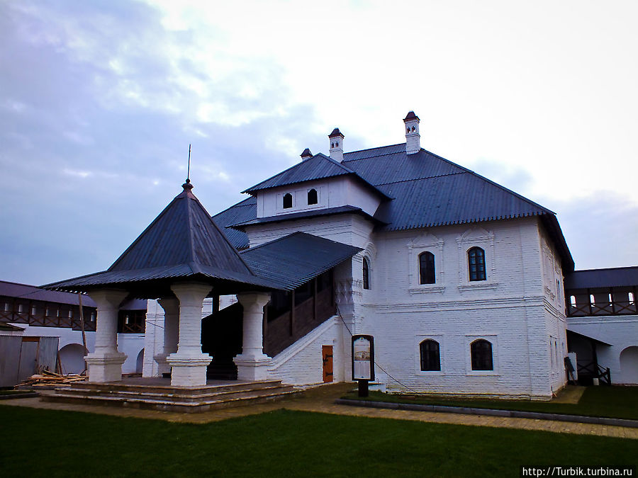 Настоятельский корпус Настоятельский корпус