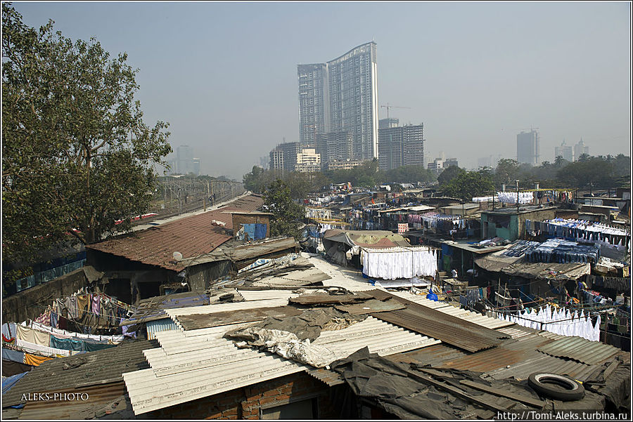 Бомбей — один из городов мира, про которые говорят — город контрастов. Здесь, на самом деле, роскошь соседствует с нищетой бок о бок...

Продолжение Индийских Приключений в части 8
* Мумбаи, Индия