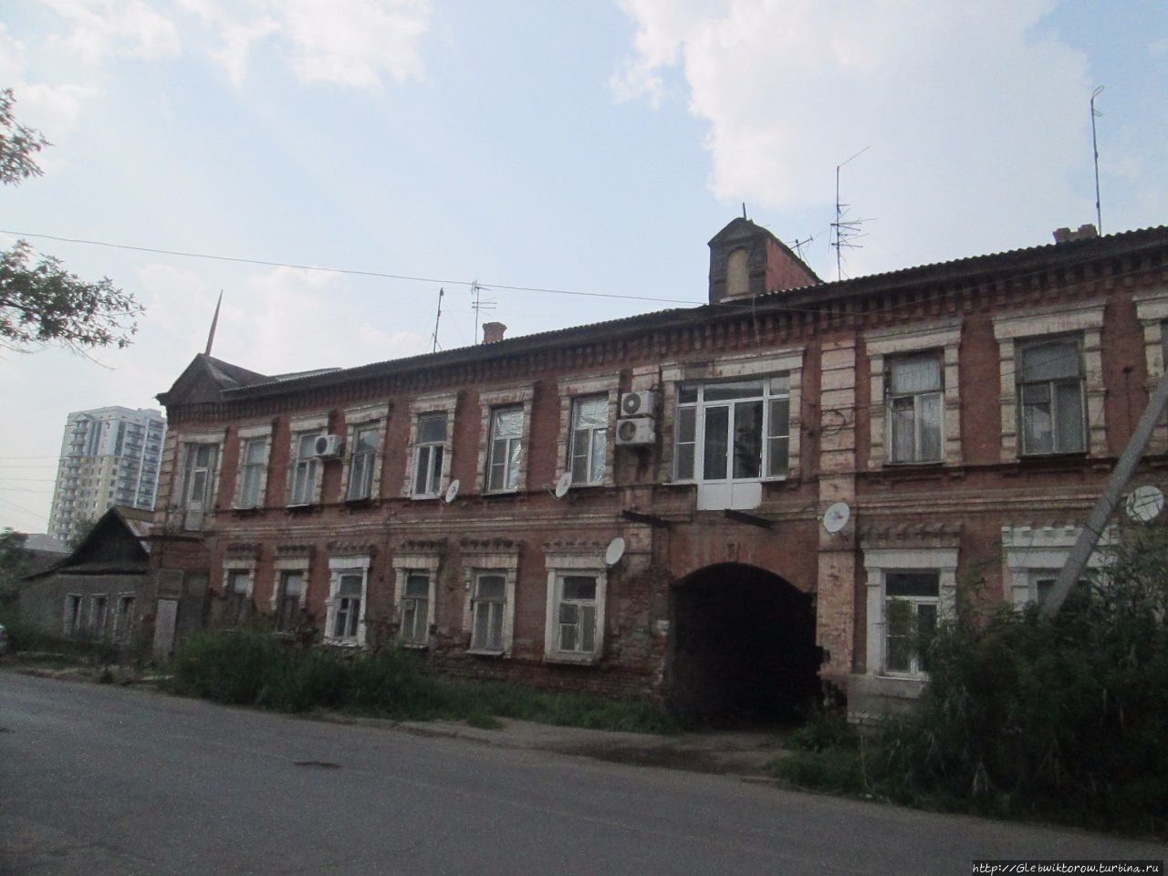 Прогулка к старому зданию вокзала Астрахань, Россия