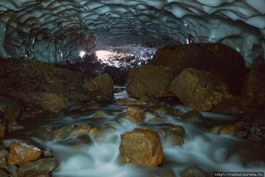 Снежные пещеры Камчатки. Два года спустя Мутновский вулкан и окрестности (2323м), Россия