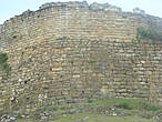 Стена крепости высотой 20 м.