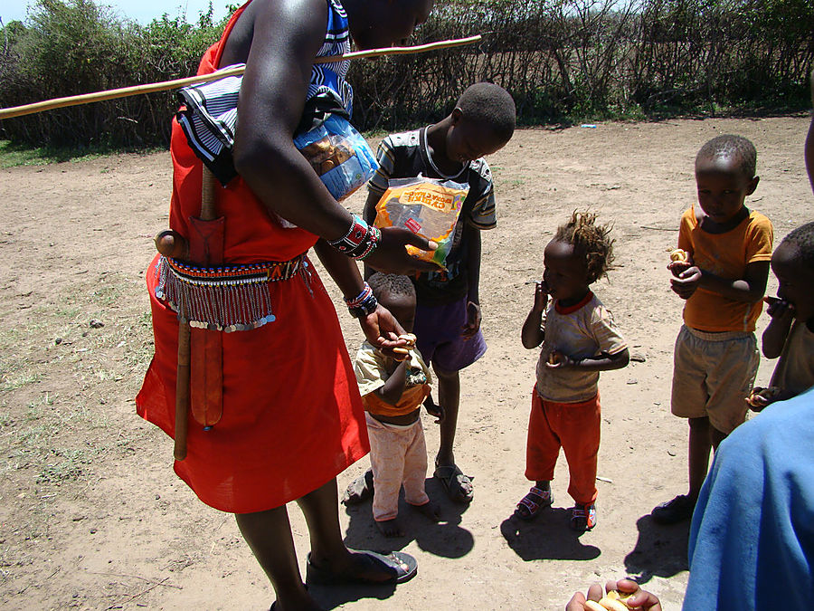 В деревне масаев Масаи-Мара Национальный Парк, Кения