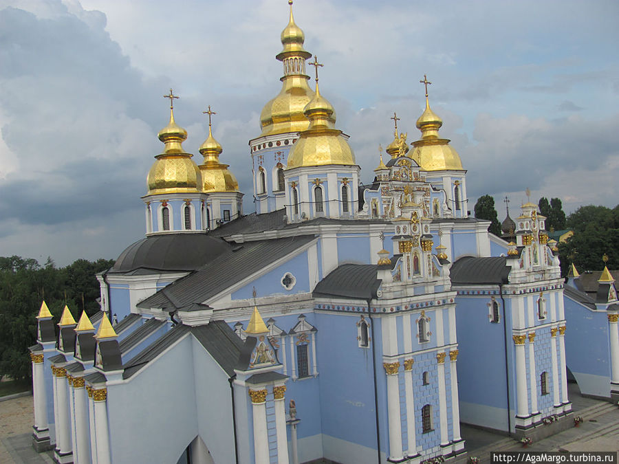 Киев Михайловский собор с часы