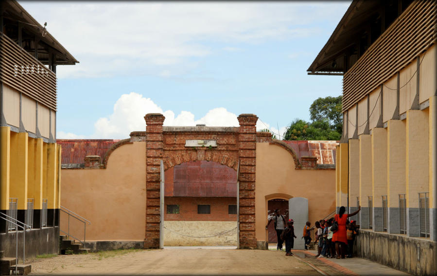 Вход на территорию тюрьмы Сен-Лоран-дю-Марони, Французская Гвиана