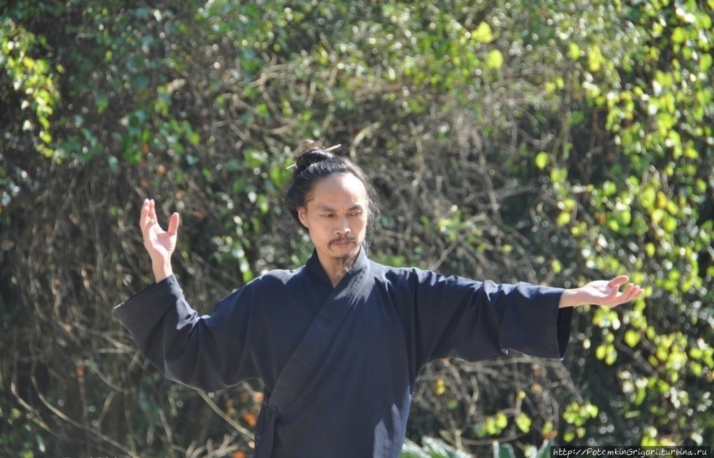 Неделя в даосском монастыре Уишань, Китай Неделя в даосском монастыре Уишань, Китай