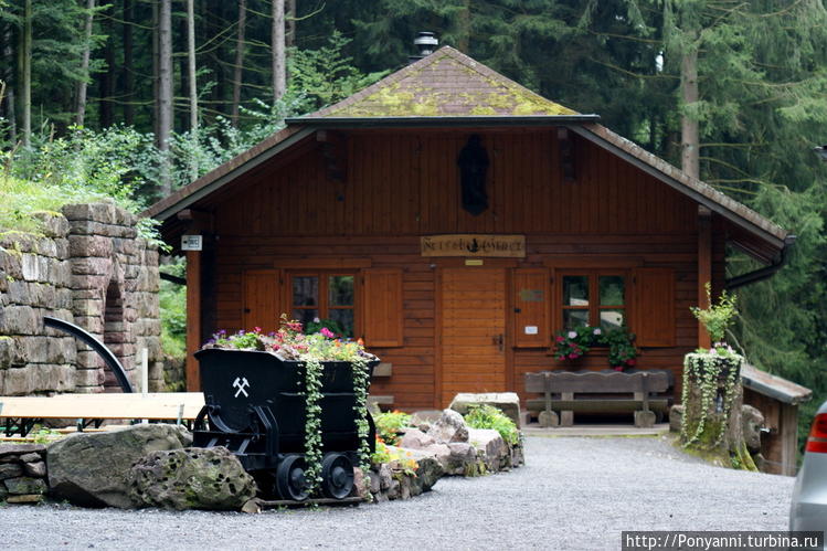 Рабочий двор шахты Рабочий двор шахты