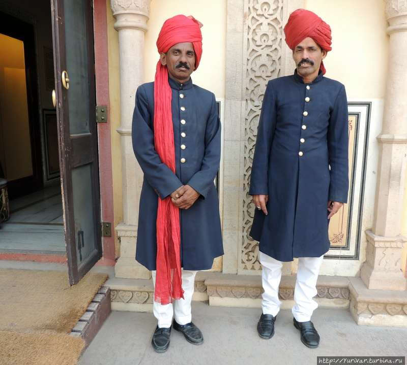 Охранники Дворца сейчас без оружия Джайпур, Индия