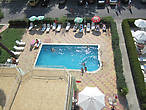 Вид с балкона на бассейн отеля