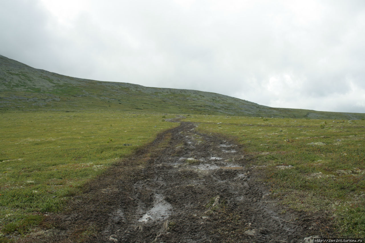 Дорога для квадрациклов и джиперов по вершине хребта от перевала Дятлова до плато Маньпупунер Перевал Дятлова, Россия