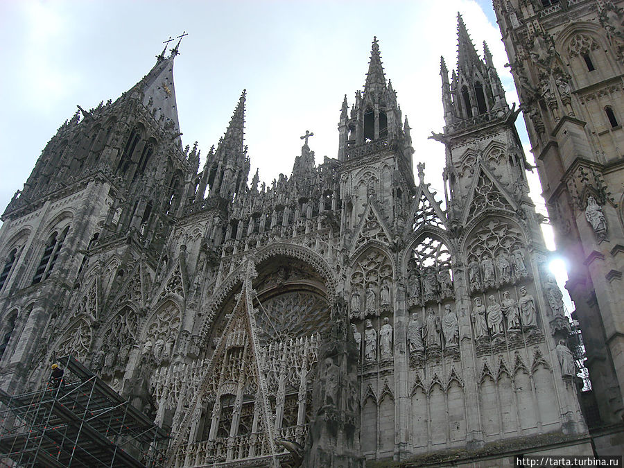 Руанский собор Нотр-Дам знаменит тем, что там находится могила Ричарда Руанский собор Нотр-Дам знаменит тем, что там находится могила Ричарда