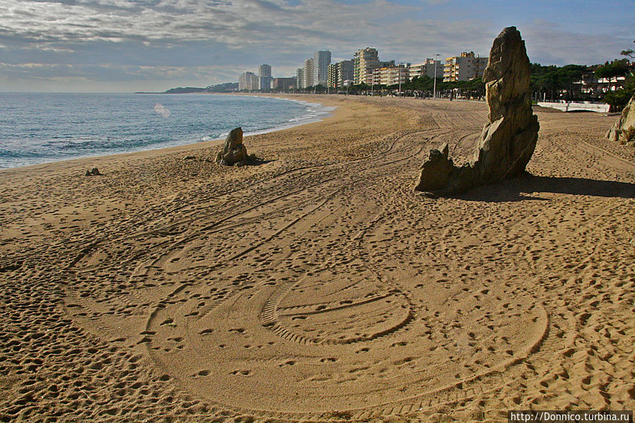 Линии на песке Плайя-д-Аро, Испания