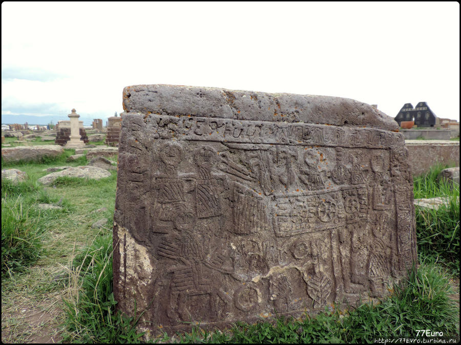 Есть камни и с историей
Например здесь похоронены жених с невестой которых убили турки прямо во время свадьбы ( со слов местных жителей) Севан, Армения