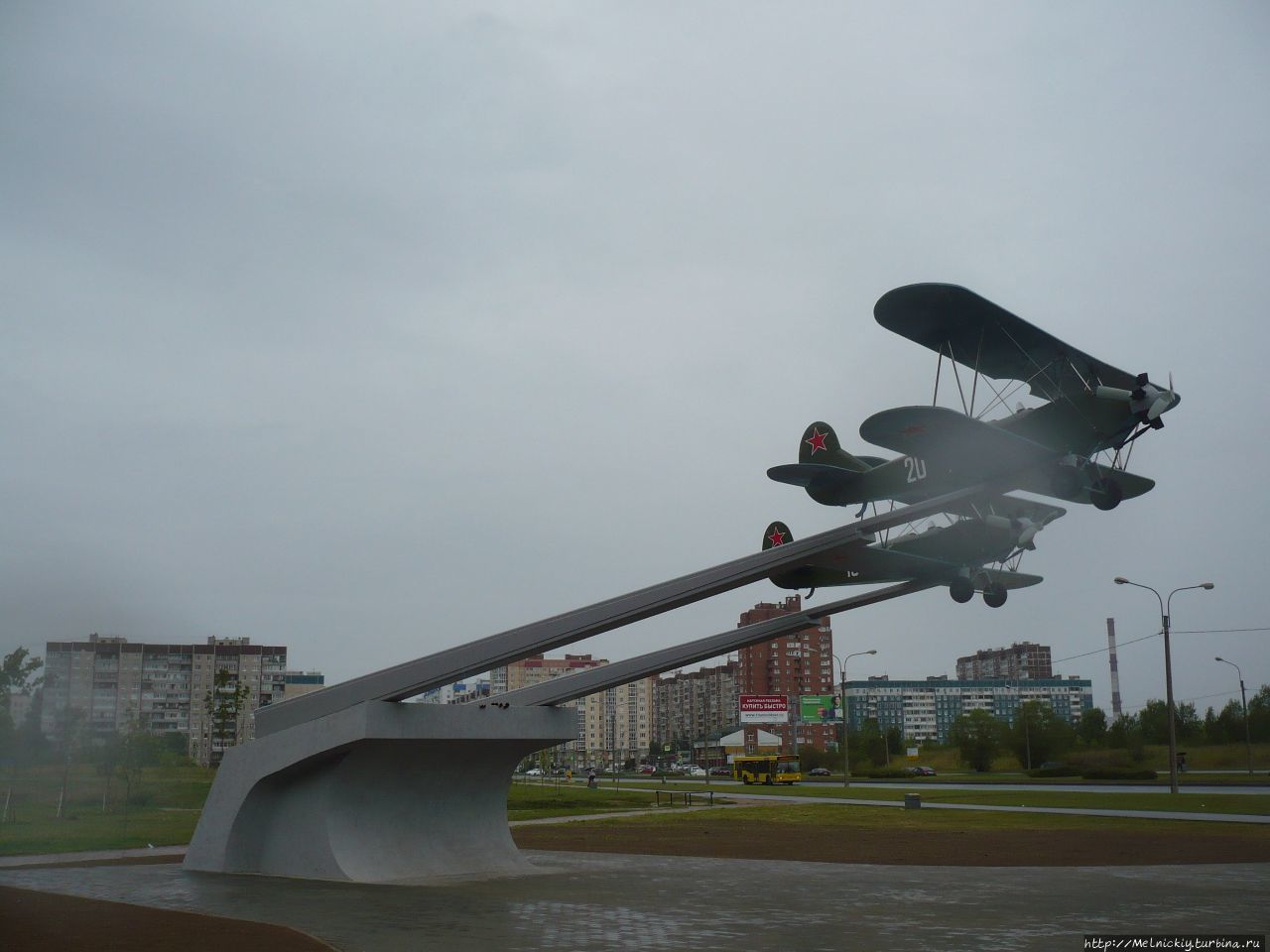 Памятник самолету У-2 / The monument to U-2