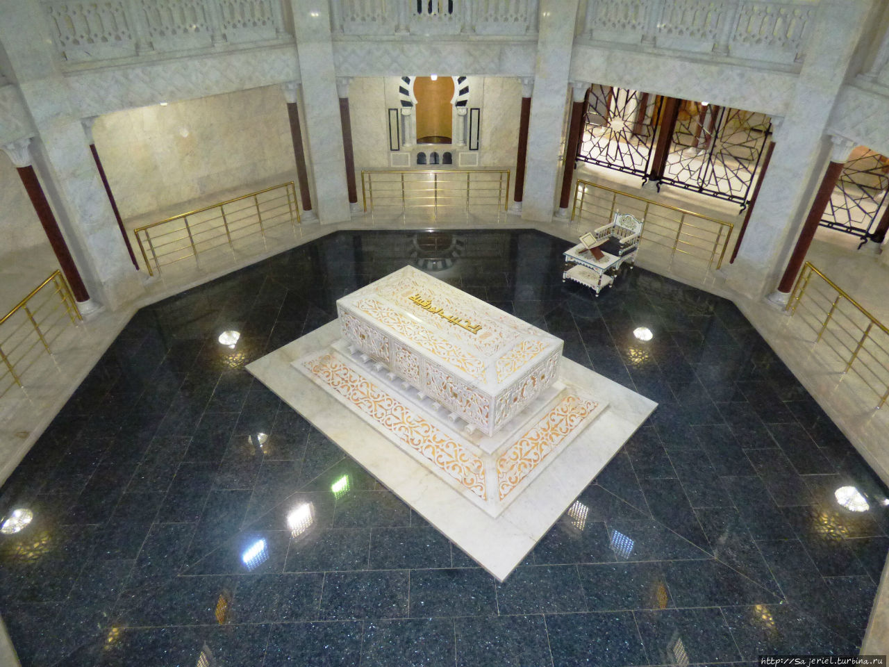 Музей-мавзолей десятилетия ждал первого президента.... Монастир, Тунис