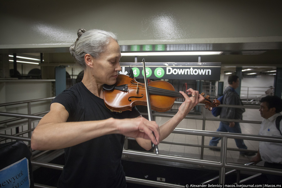 Наверное, во всех метрополитенах мира встречаются подземные музыканты. Нью-Йорк, CША
