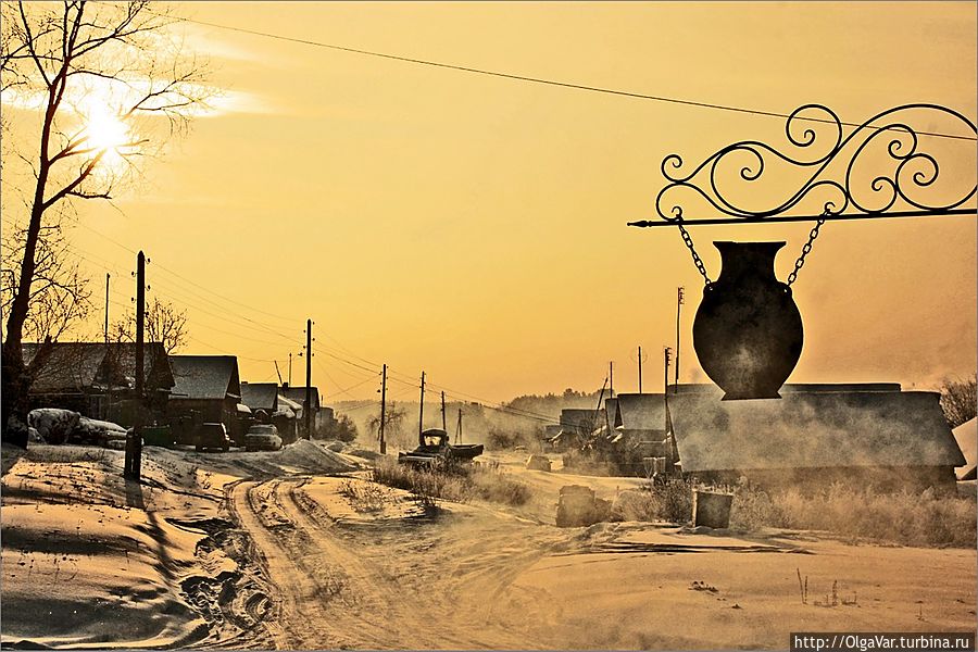 Мнится мне ночью: меж сучьев берез
Смотрит в безмолвные избы Мороз.
Мертвое поле, дорога степная!
Вьюга тебя заметает ночная,
Спят твои села под песни метели,
Дремлют в снегу одинокие ели...
(И.Бунин) Мнится мне ночью: меж сучьев берез
Смотрит в безмолвные избы Мороз.
Мертвое поле, дорога степная!
Вьюга тебя заметает ночная,
Спят твои села под песни метели,
Дремлют в снегу одинокие ели...
(И.Бунин)