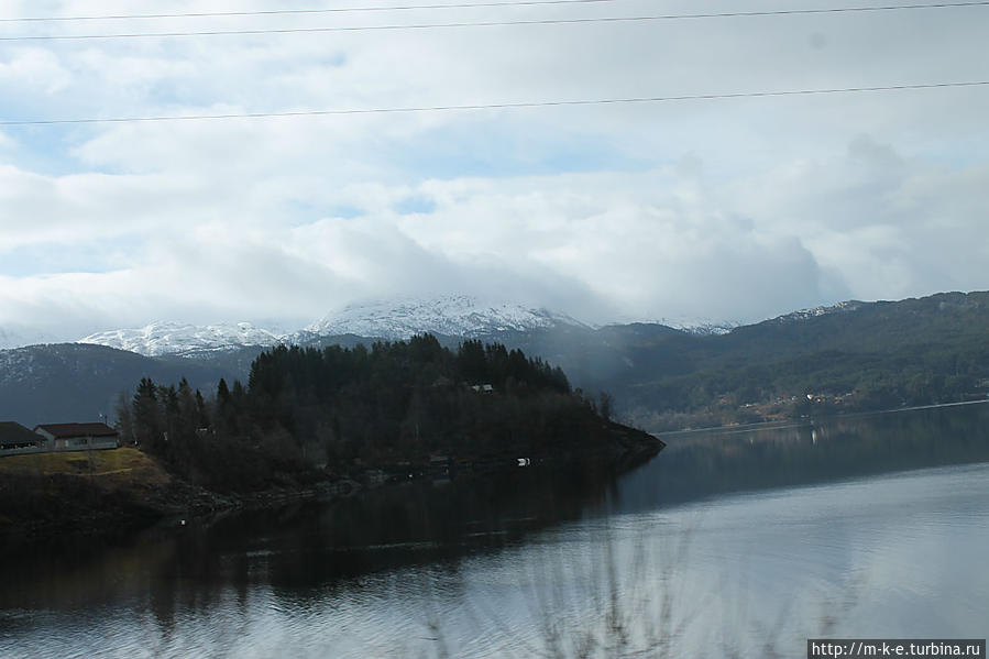 Водопады трассы 7 Норхеймсунн, Норвегия Водопады трассы 7 Норхеймсунн, Норвегия