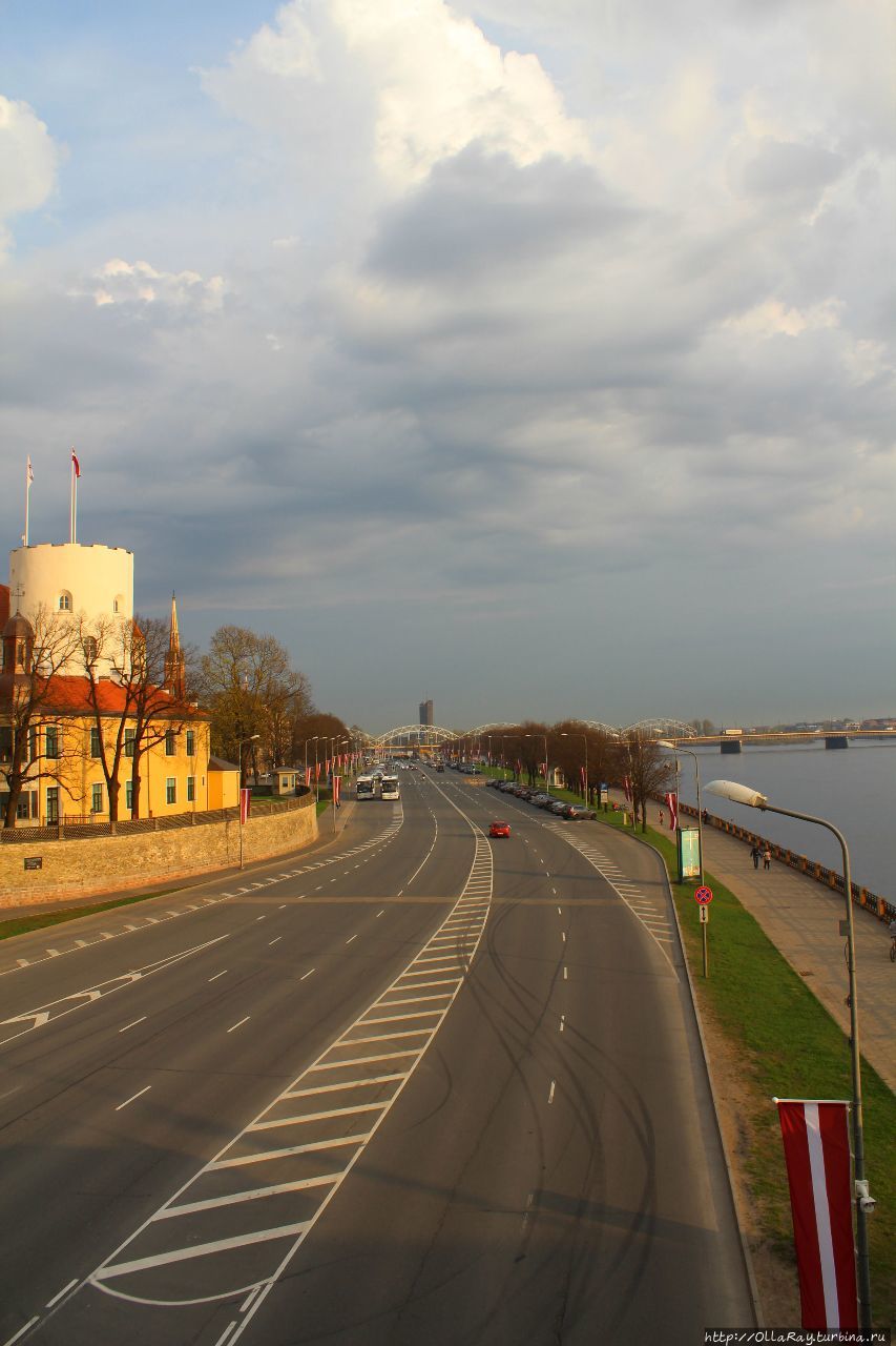 Вантовый мост через Даугаву Рига, Латвия