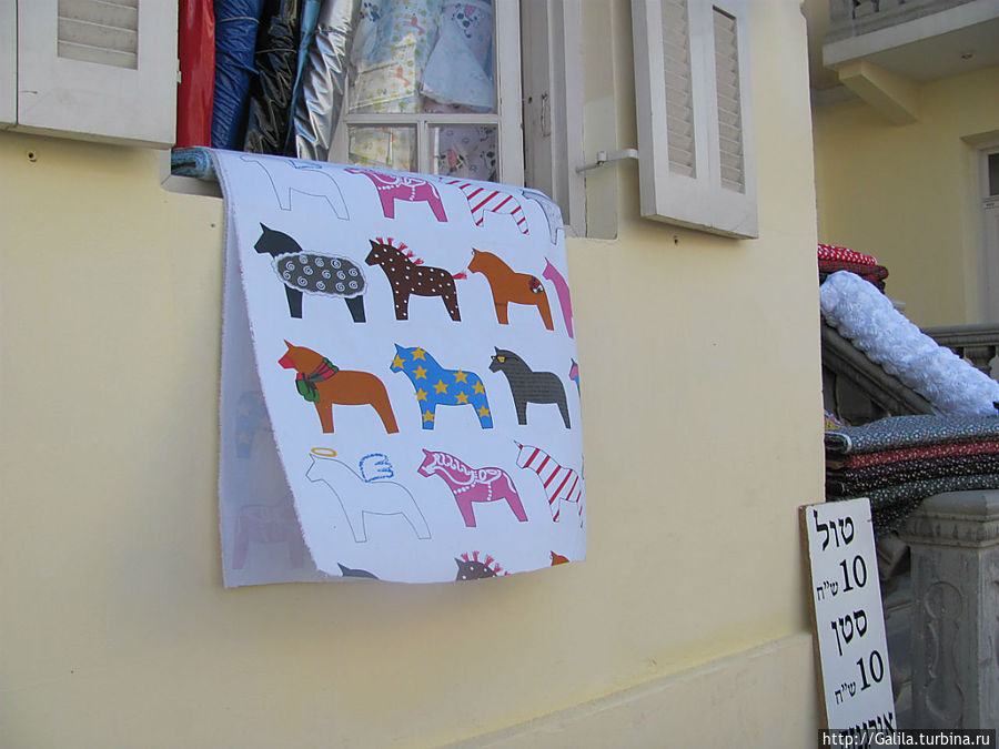 Ткани. 10 шекелей за метр. Это же целый табун лошадей! Тель-Авив, Израиль Ткани. 10 шекелей за метр. Это же целый табун лошадей! Тель-Авив, Израиль