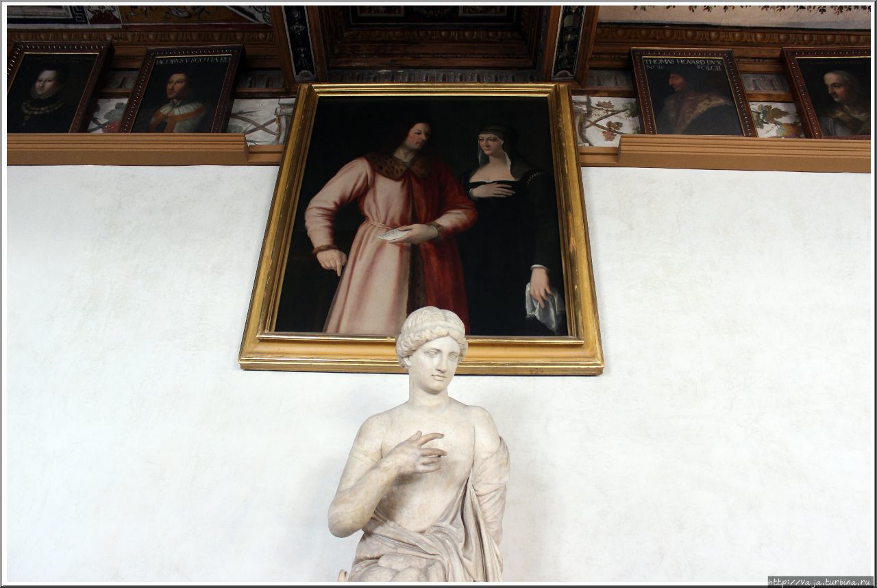 Предстовители Медичи,это начало галереи гости знакомятся с семьёй Медичи,создателями галерей Уффици Флоренция, Италия