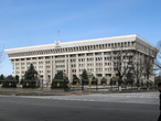 Здание правительства Кыргызстана.