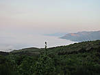 Утром на Нефан-Узень все холмы были покрыты облаками и поселок, расположенный на плоской вершине, канул в лета.